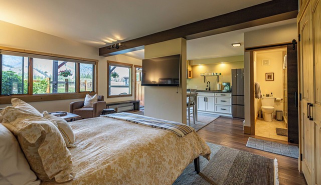 Secluded Mountain Retreat Pet-Friendly
