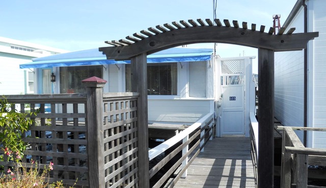 Secluded, Romantic, Private, on the Water