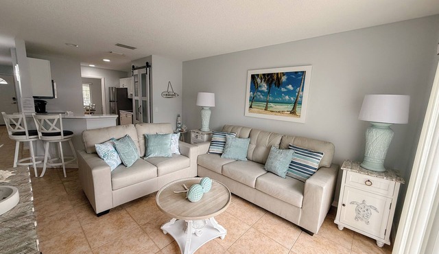 Shorewalk 2BR/2BA Condo Minutes from Beach & IMG
