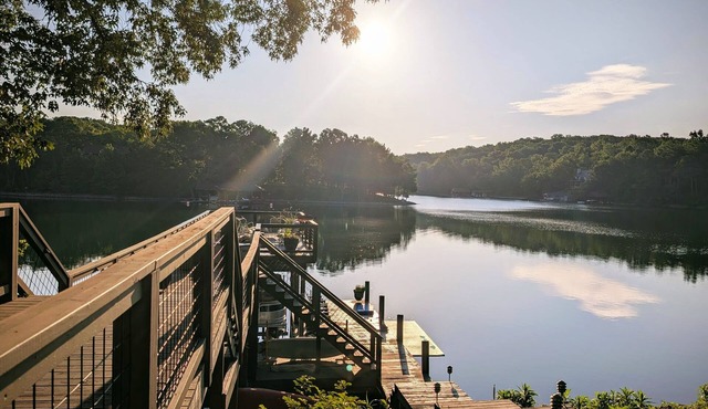 Smith Mountain Sunrise: Waterfront Party Deck, Great Water Views, & Hot Tub!
