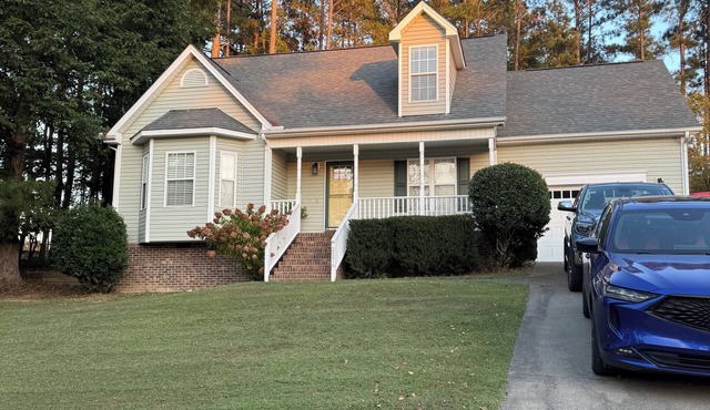 Soothing 4-bedroom house with AC and pool with slide in charming Creedmoor