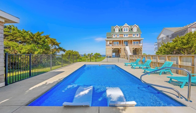 Soundfront Dog Friendly w/Pool, Hot Tub, Elevator, Private Windsports Access