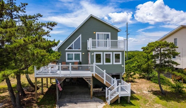South Nags Head 3 Bed 2 Bath Home, Sleeps 8 only 4 Minutes to the beach!
