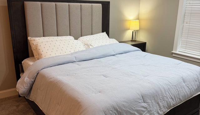 Spacious 1BR Retreat, Private Pool, and Near Kings Bay Base