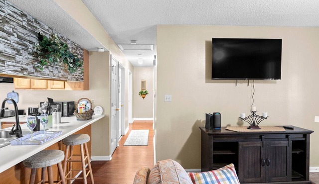 Spacious 3BR Home 10 Min to Downtown Big Yard