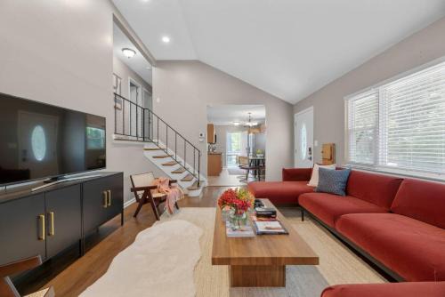 Spacious 5BR Firepit with Deck Near OSU and More in Columbus