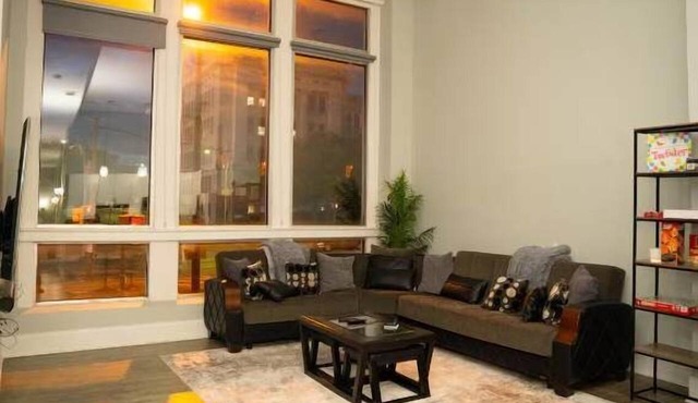 Spacious 6BR/6BA Downtown Bmore Retreat + Parking in Baltimore