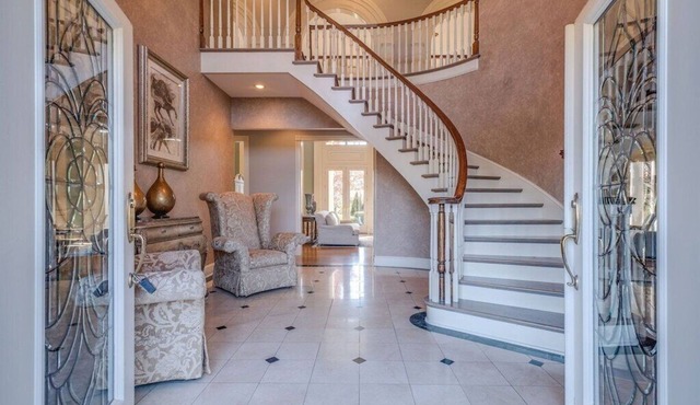 Spacious 8-Bedroom Retreat Near Nashville – Perfect for Groups & Gatherings!