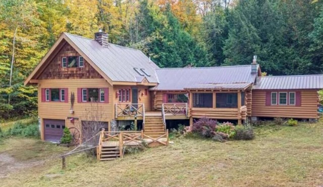 Spacious and Charming 5 bedroom cabin, 2 miles to Minerva Lake