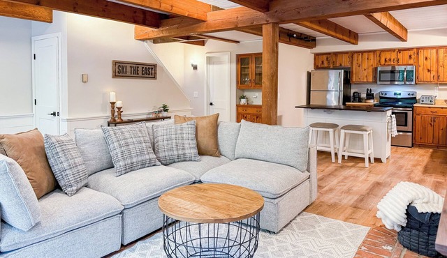 Spacious North Conway Getaway, Sleeps 13, Close to Echo Lake & Downtown