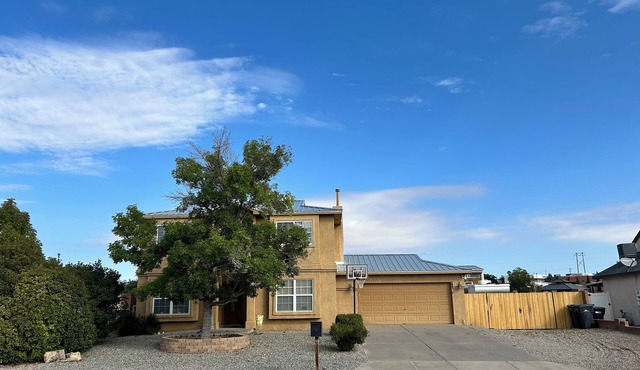 Spacious Remodeled Rio Rancho Gem. Welcome to Remington Respite.