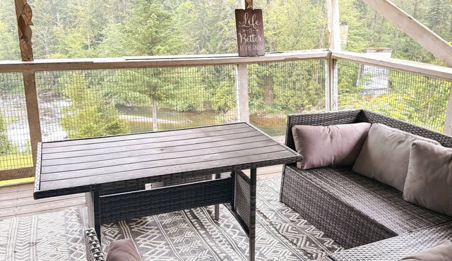 Spacious Riverfront Retreat Perfect for Families & Groups Near Enumclaw in Ravensdale
