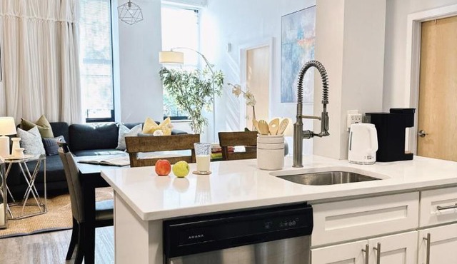 Spacious Three-Bedroom, Sleeps 6, Downtown Providence