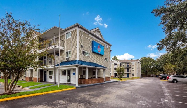 Studio 6 Extended Stay - Jacksonville, FL - South