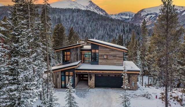 Stunning Mountain Retreat with Spectacular Views of Quandary Peak