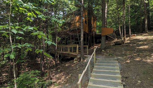 Summer in the Maine Woods! Super Cool 5-Star Luxury Treehouse in the Mountains