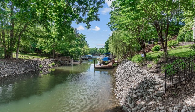 Summer specials! Welcome to our LKN HOME! Sleeps 16! Boat Rental Available!