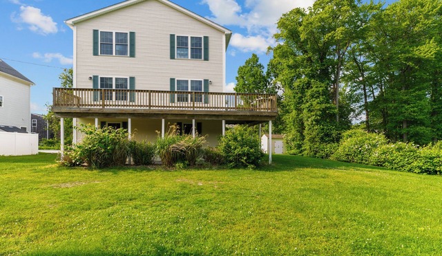 Sun, Sand & Space – Sleeps 12 - Walk to Beach - Linens Included!