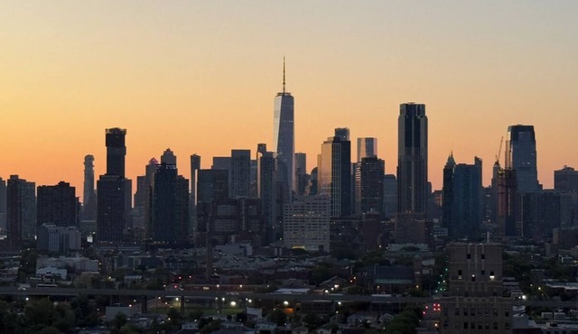 Sunny Modern Apt ; Skyline & Statue of Liberty View ; 15 Min to MetLife & NYC