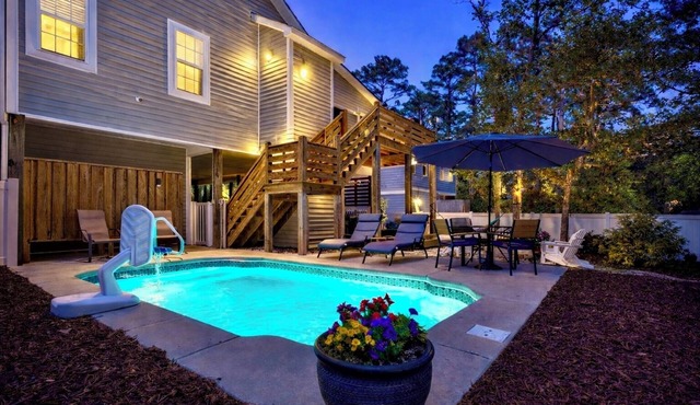Swimming Pool, Elevator, Fire Pit, EV Charger, Pickleball, Walk to Beach!