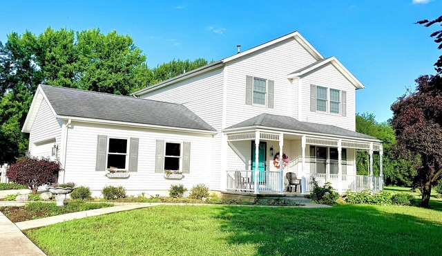 The Empty Nest-Cassopolis 3-bedroom home by Diamond Lake & 30min from Notre Dame