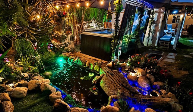 THE KOI PONDS RETREAT 3k Sqft OUTDOORS + Kitchen, 2Bd 1 Ba Mstr Suite & Casita