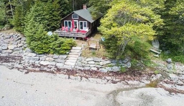 Tranquil 1950s log cabin in Surry, Maine perfect for a relaxing getaway