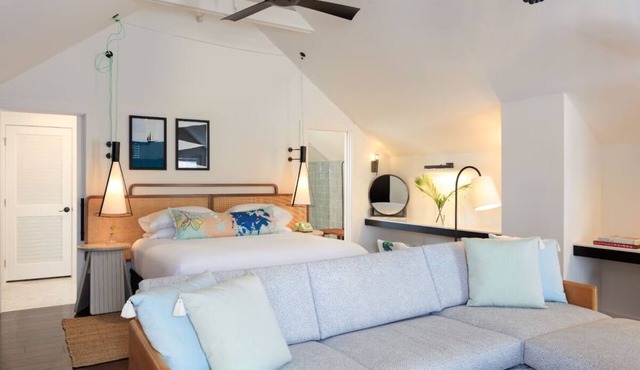 Tranquil Bungalow w/an Artistic Vibe in Vibrant Key West | Breakfast Included