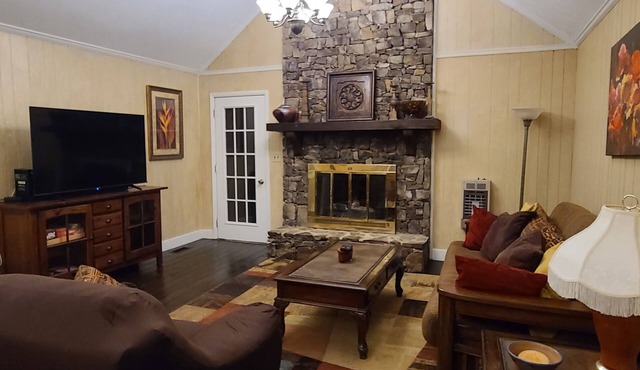 Tranquil mountain view home near Talladega National Forest