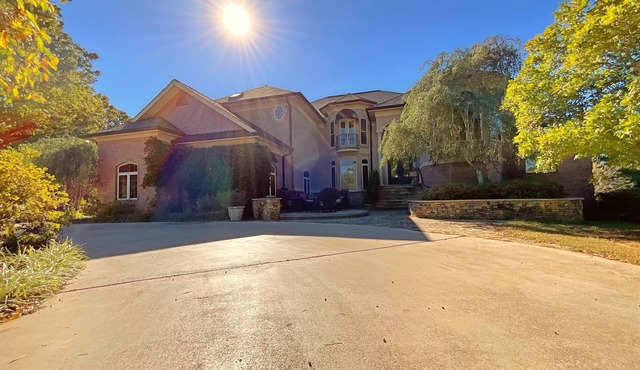 Upscale Rural Retreat Sleeps 14