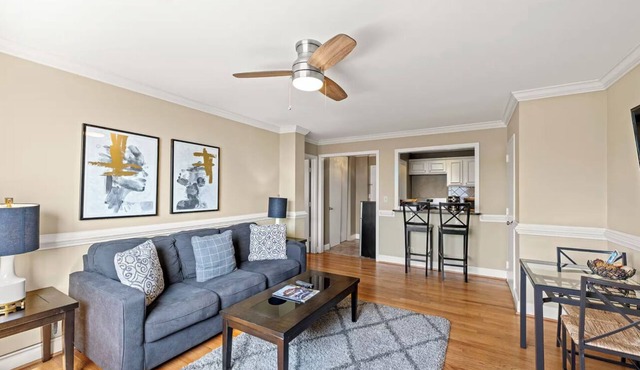 Vibrant Downtown 1BR — Walk to stadiums + pool