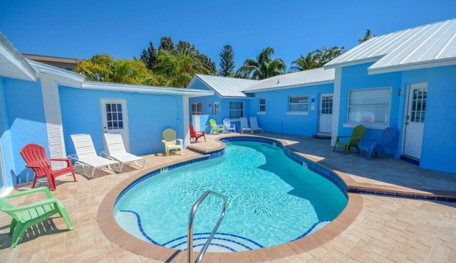 Walk to Beach, Siesta Key Villa 2, Pool View. Daily Rentals
