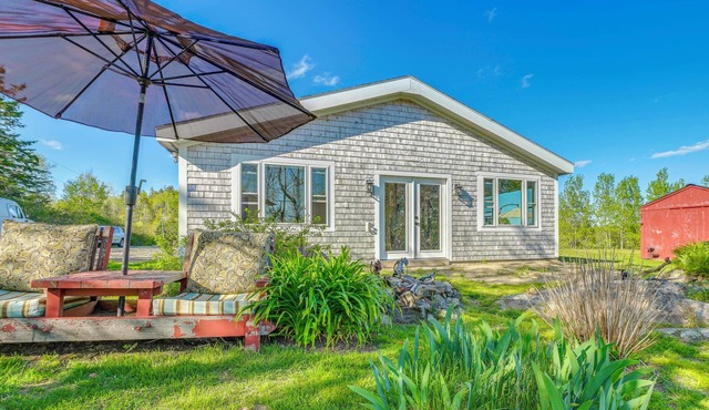Walk to Beaches & Trails: Waterfront Maine Escape!
