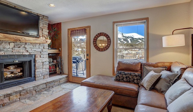 Walk to Gondola, Private Hot Tub, Views!