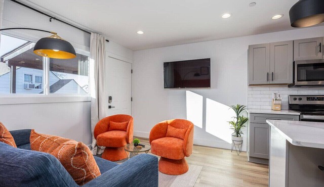 Walk to Hillsboro Village, close to Vanderbilt, 3 miles to Downtown