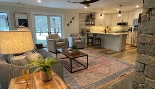 Walk to MainSt. Downtown Highlands. Great Guest Reviews! Sleeps 8 & dog friendly
