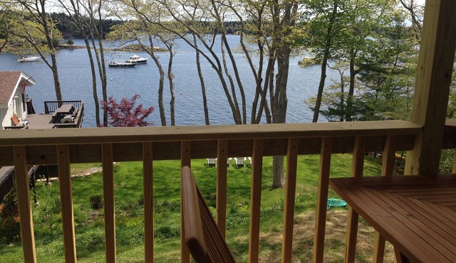 Water Front 4 Bedrooms w/shared dock