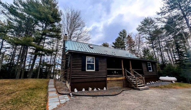 Waterfront Cabin Retreat with Deck Swing in Lamoine Point, Maine