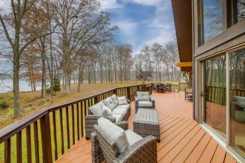 Waterfront Gem w/Private Dock on Sullivan Lake!