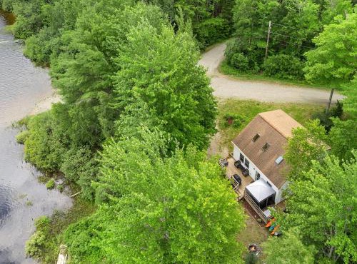 Waterfront home on Graham Lake with kayaks, bikes, firepit & fireplace