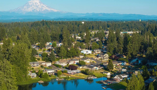 Waterfront Spanaway lake -Private Dock, Kayaks, Sleeps 15 -AC
