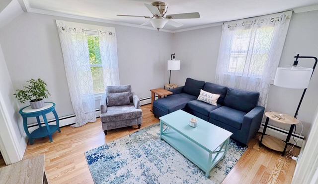 Willard Beach Area 2-Bedroom Apartment with Full Kitchen