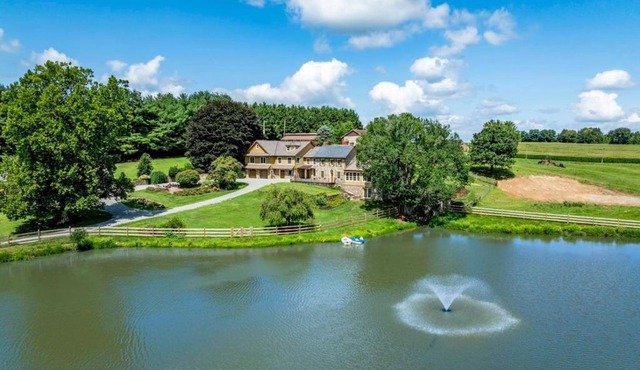 Willow Pond Manor - Private Mansion on 26 Acres