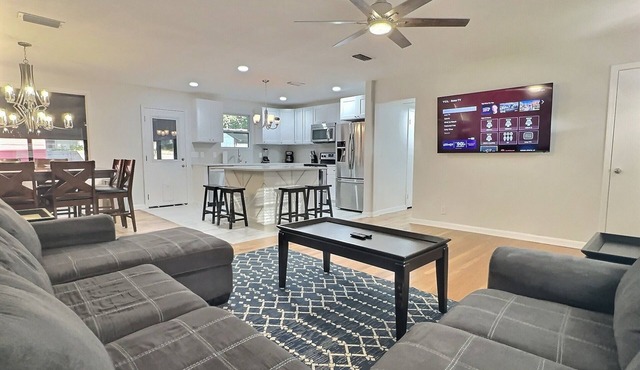 Wonder Way: Sleeps 8! 4Bd/2Bth/Gym~Near NAS Jax~