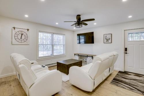 Wooded Retreat w/Pet-Friendly Yard in Standish