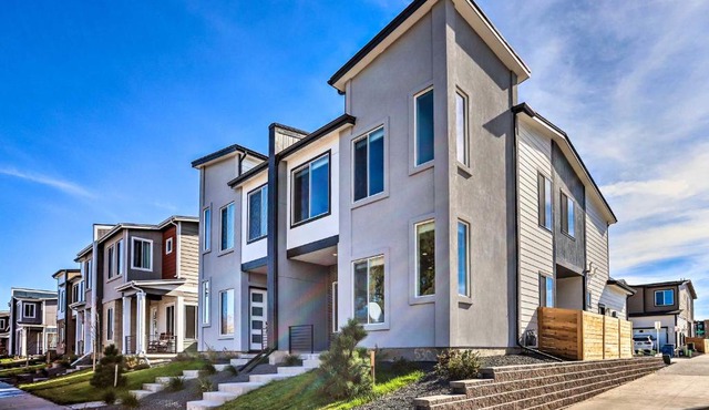 Work, Play & Explore! Townhome 6 Mi to Dtwn Denver in Thornton