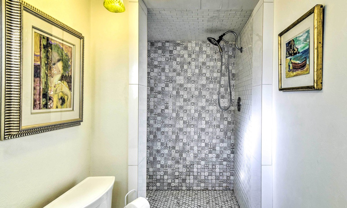 Lloyd District Cottage | Historical Portland Home < 2 Mi to Downtown!
