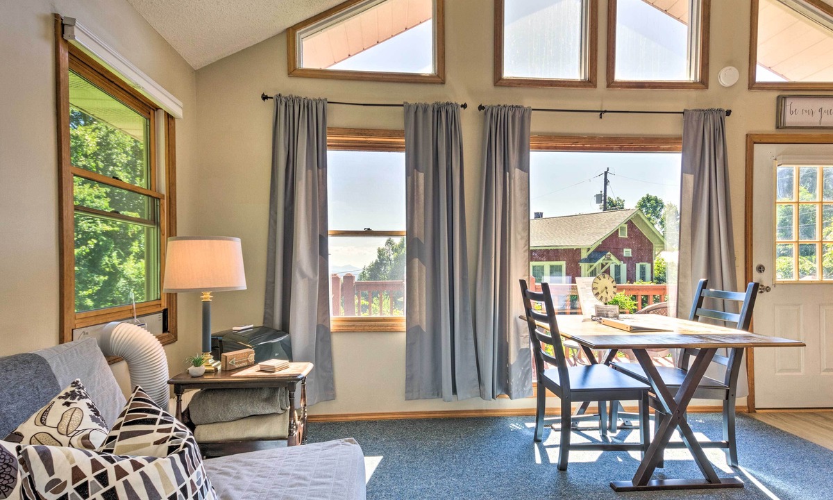 Hendersonville Apartment | Hendersonville 'Cantrell Cottage' - Smoky Mtn View