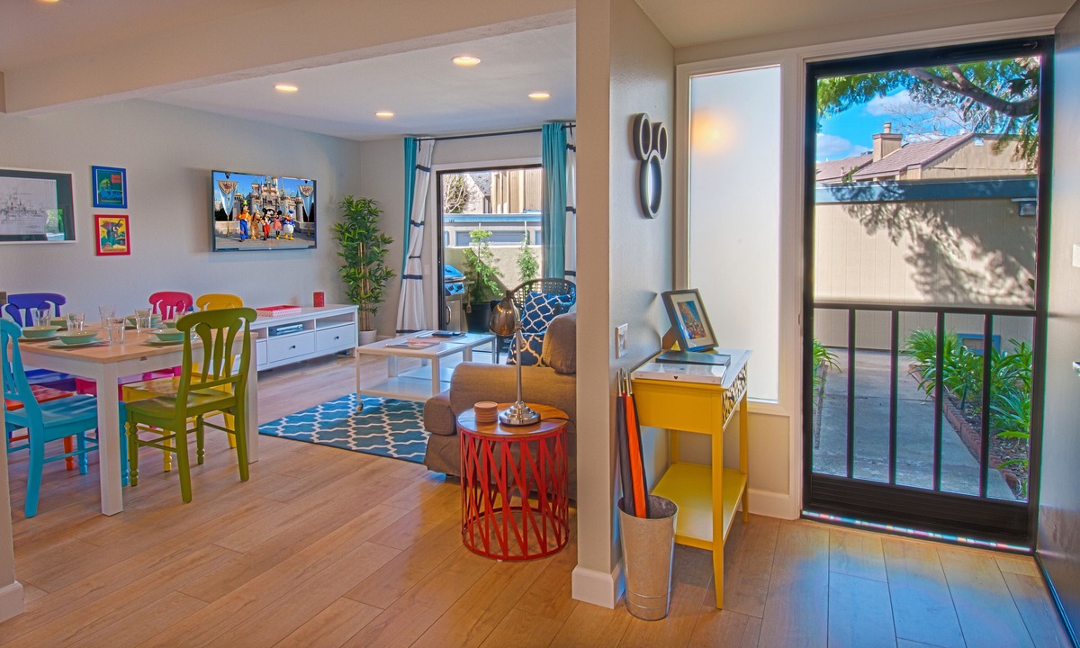 Hermosa Village Condo | Walk to Disneyland Family-Friendly Condo Pool Access