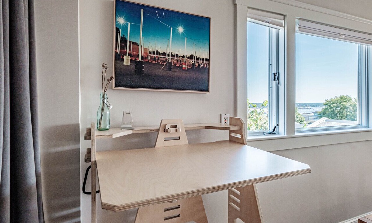 Munjoy Hill Apartment | Spectacular Views & Comforts of Home in Portland s Most Desirable Neighborhood